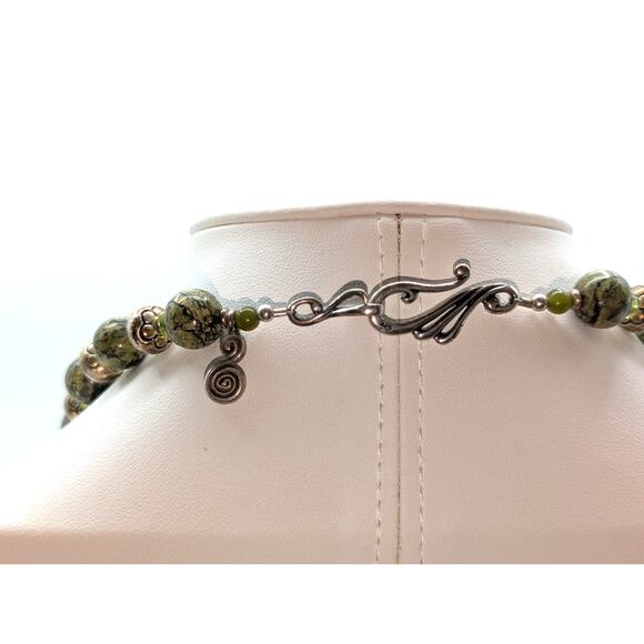 Marked BB 925 Sterling Nephrite Stone Peridot Silver Bead Hook Clasp Necklace - Picture 7 of 9